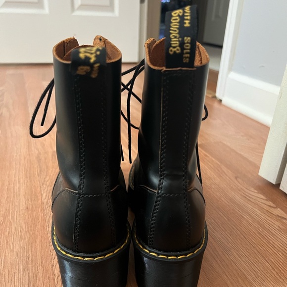 DR. MARTENS - LEONA WOMEN'S VINTAGE SMOOTH LEATHER HEELED BOOTS- Black size 7 - Picture 5 of 9